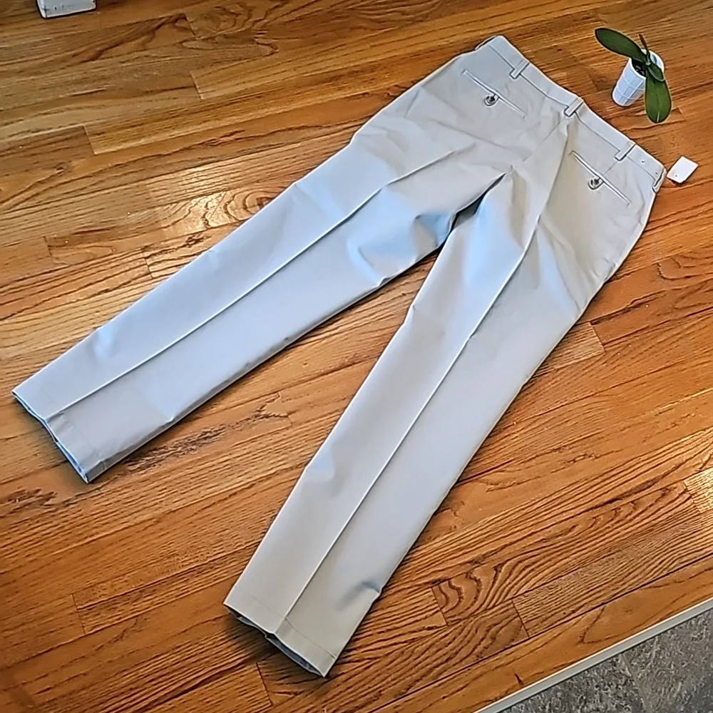 🧍‍♂️NEW WITH TAGS! Jos. A. Bank size 30W x 32L light khaki pants